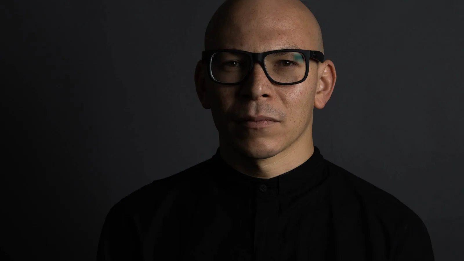 Sprecher-Portrait – Audio-Produktion bei DIMEDIAL, Tonstudio VOICE.NRW