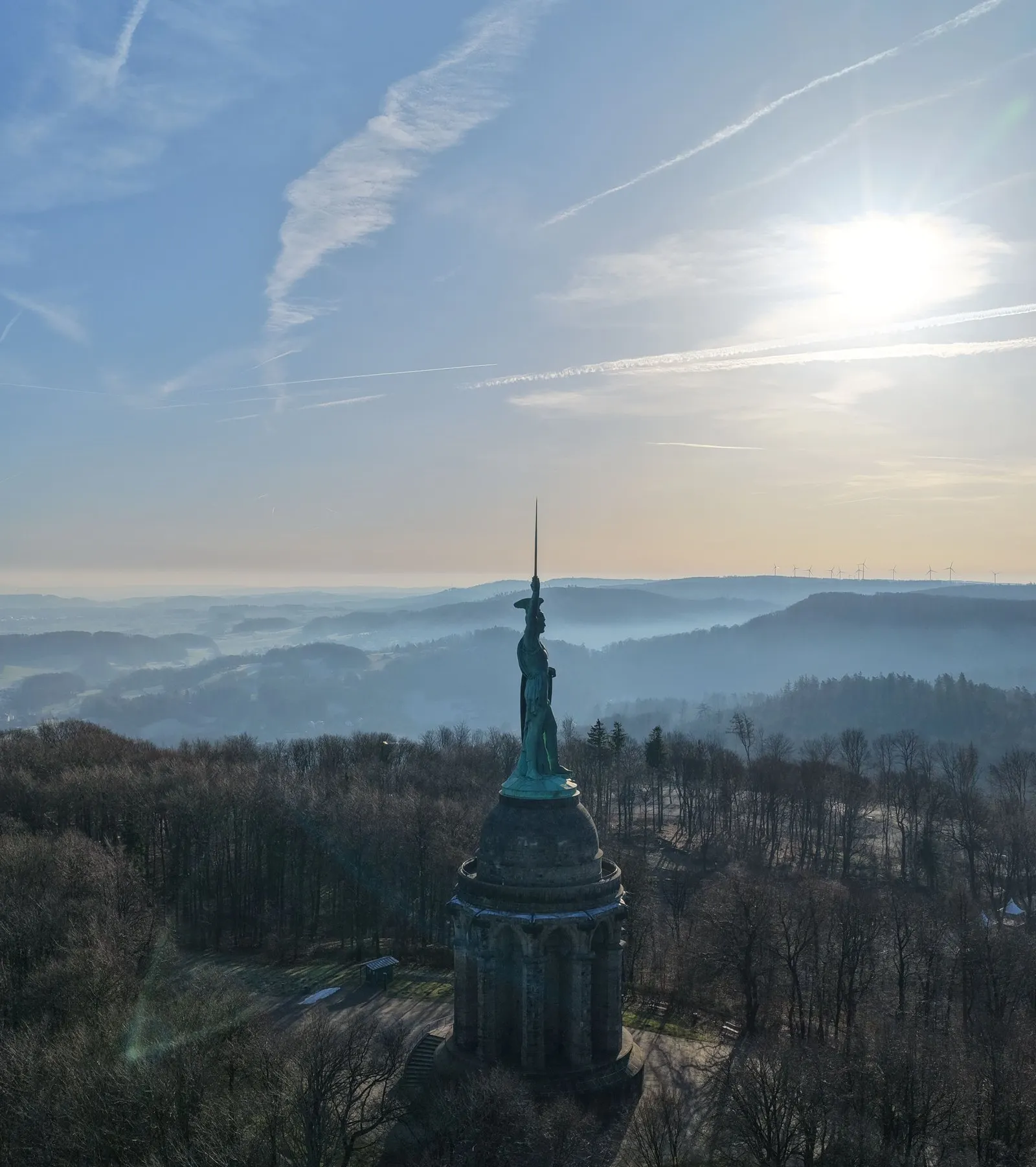 Drohnenaufnahme im goldenen Abendlicht – Filmproduktion DIMEDIAL Herford